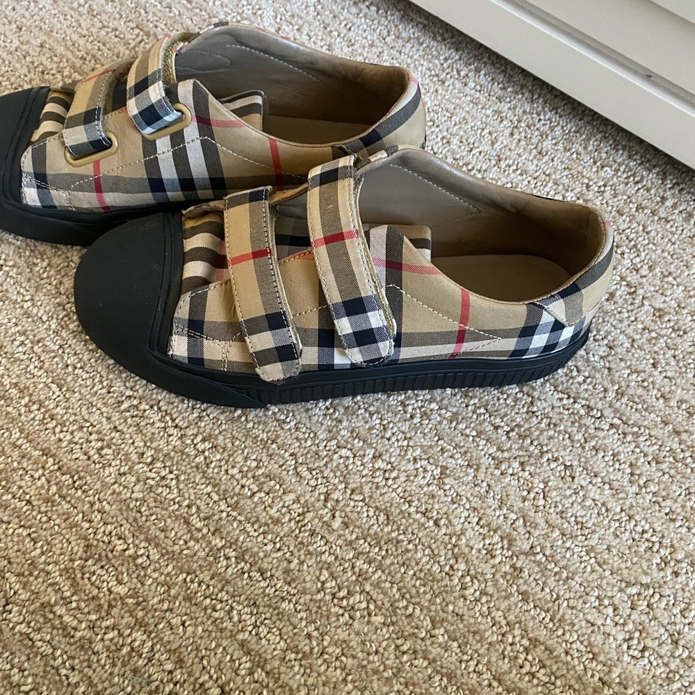 Burberry kids shoe